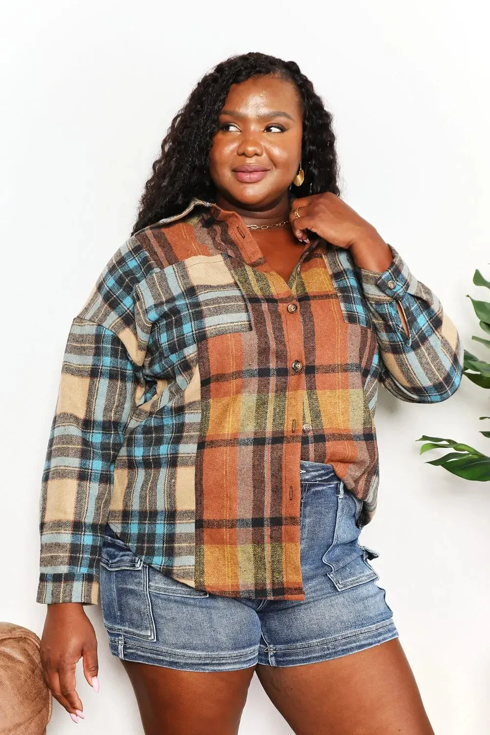 Women's Curved Hem Plaid ShirtJacket